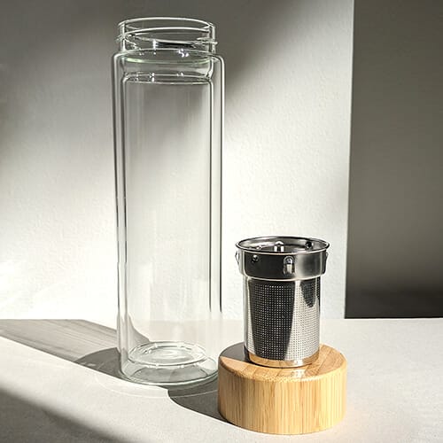 Glass infuser with bamboo lid