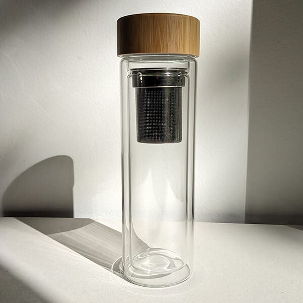 Glass infuser with filter bucket and bamboo lid